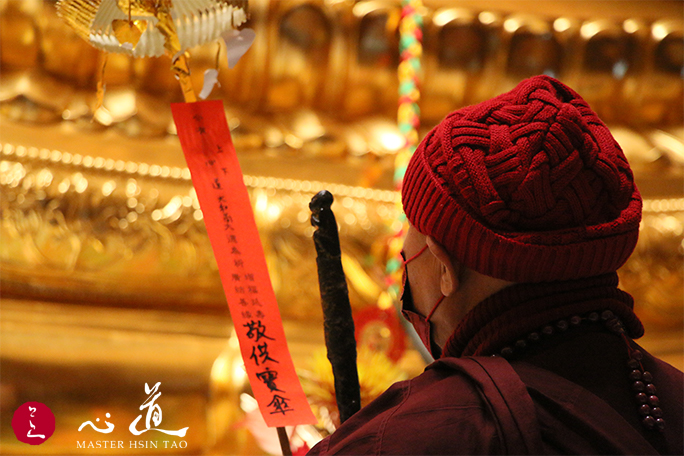 靈鷲山聖山寺金佛殿供寶傘